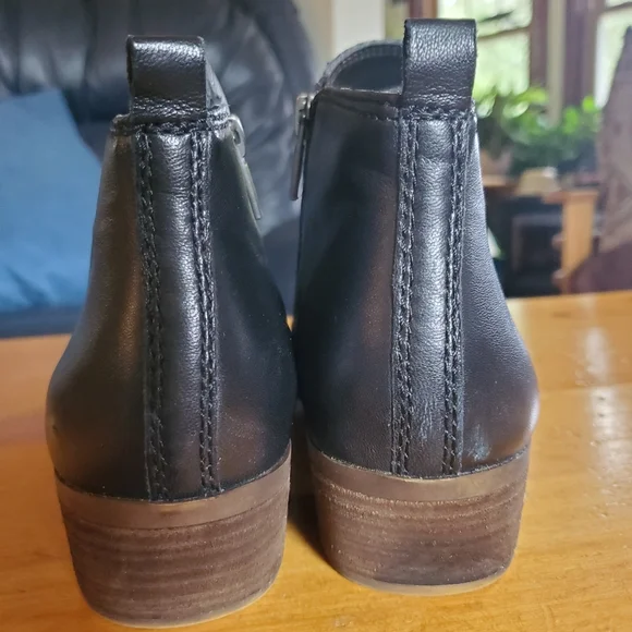 Lucky Brand Leather Ankle Boots Size 10m. - Picture 3 of 7